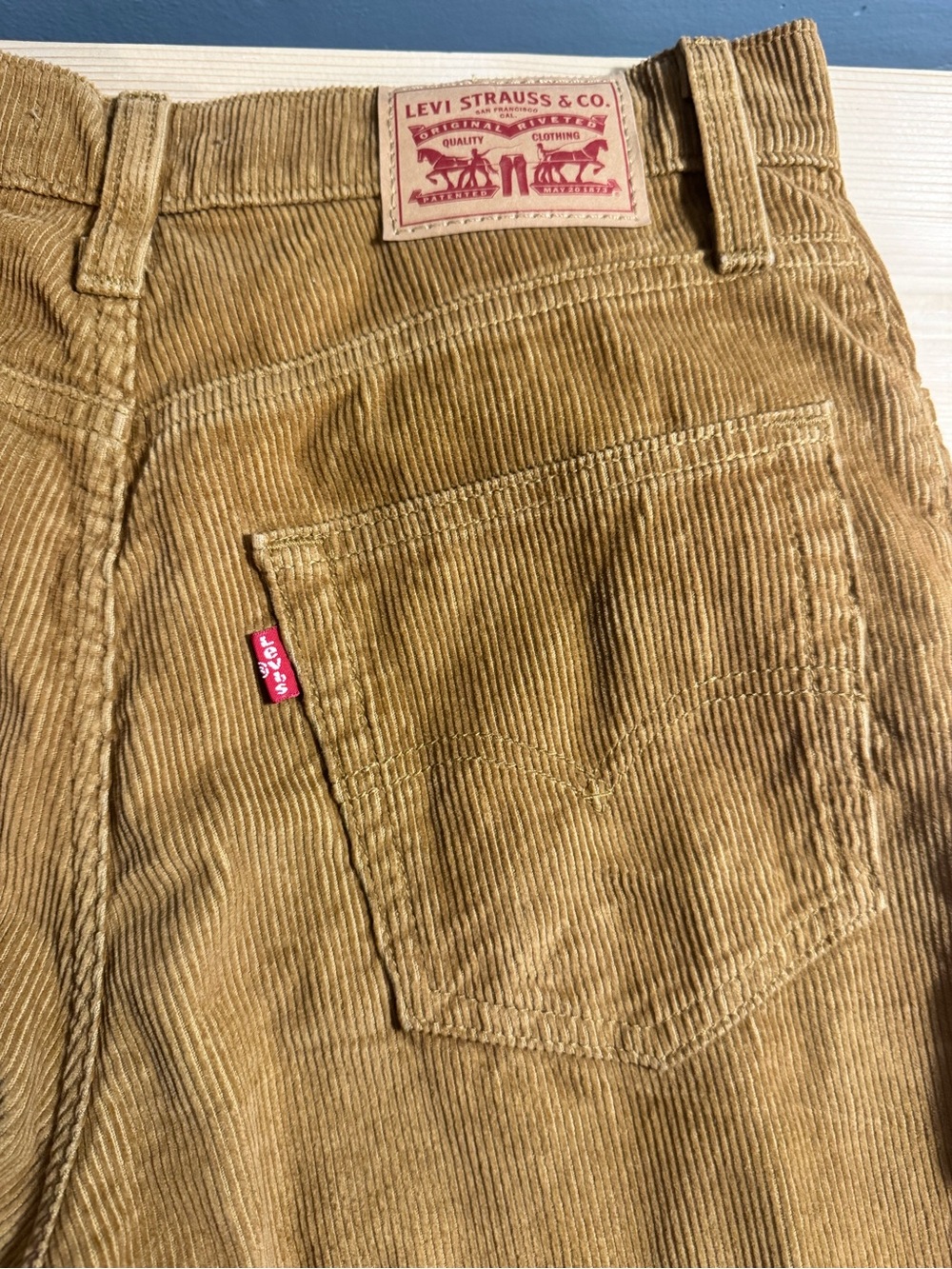 LEVI Corduroy Pants in Mustard